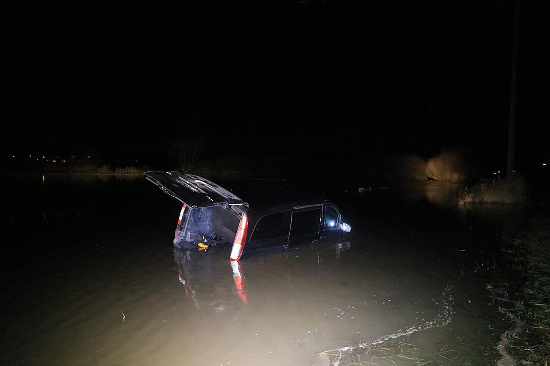 Betrunkener Autofahrer versinkt bei Bamberg in Hochwasser