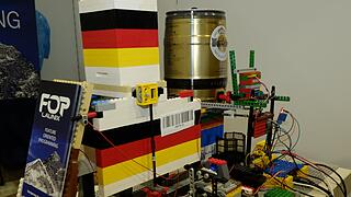 Bier-Automat aus Lego bei der Erfindermesse in N&uuml;rnberg