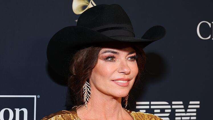So kennen und lieben sie ihre Fans: Shania Twain bei einer "Grammy"-Veranstaltung im Februar 2024.