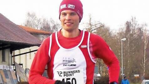 Den letzten Härtetest vor dem Obermain-Marathon am 14. April absoliverte Uwe Bäuerlein vom TSV Staffelstein beim Osterlauf in Scheßlitz souverän, indem er den Halbmarathon gewann.  Foto: Ulrich Zetzmann