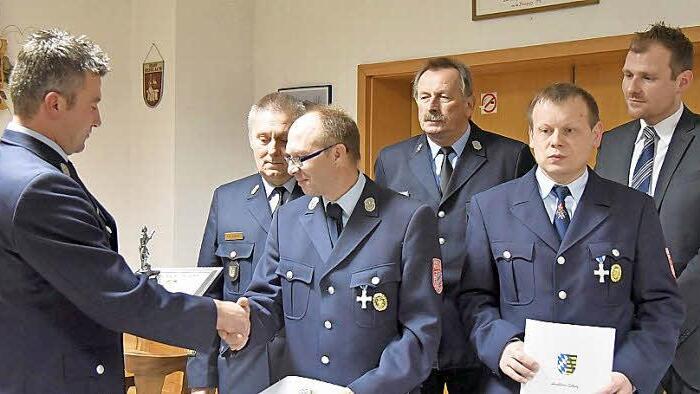 Bei der Hauptversammlung der Feuerwehr im Seßlacher Stadtteil Gleismuthhausen wurden langjährige Mitglieder geehrt (von links): Marco Angermüller, Manfred Lorenz, Georg Hartmann, Karl Ludwig Schmidt, Markus Martin und Martin Mittag. Foto: Gabi Arnold