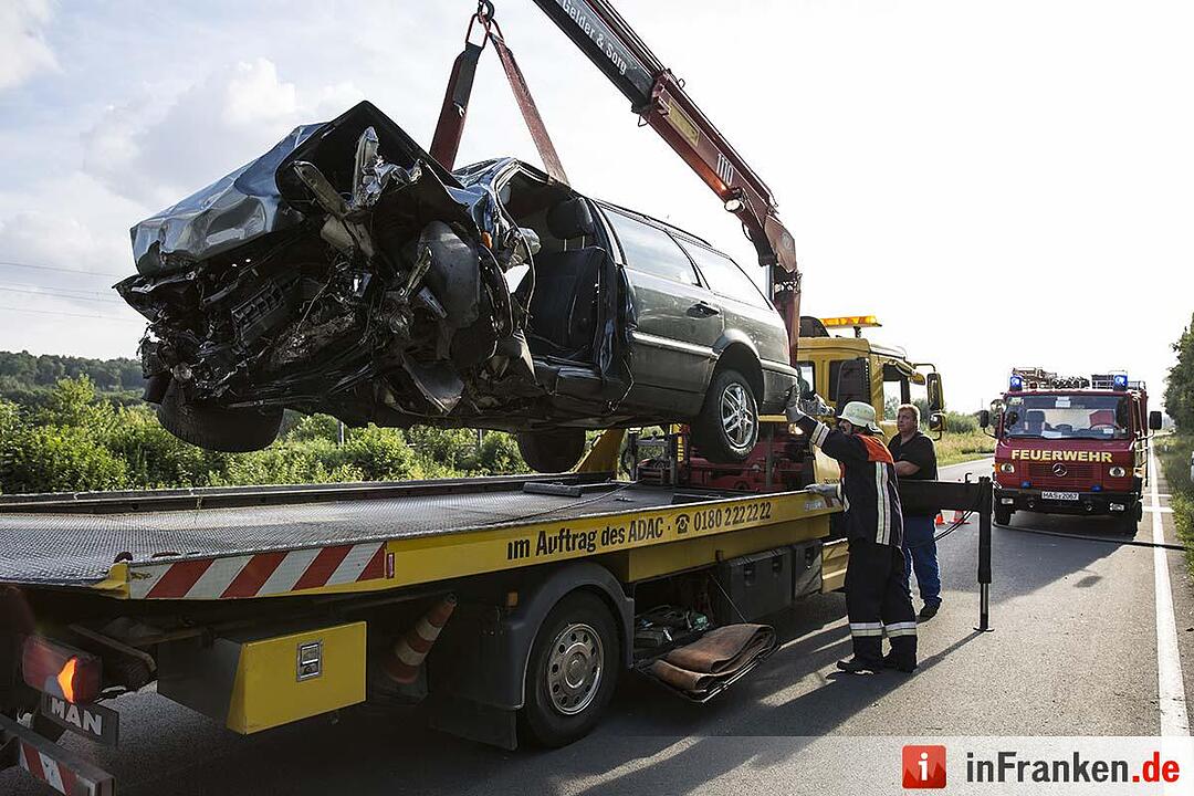 Auto prallt in Ottendorf gegen kleine Brücke