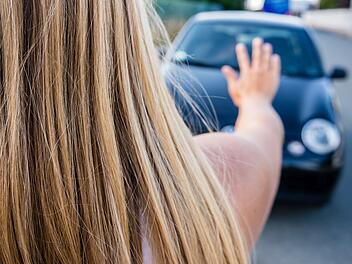 Kind in Bad Kissingen angefahren: Frau übersieht Mädchen (11) bei Ampel
