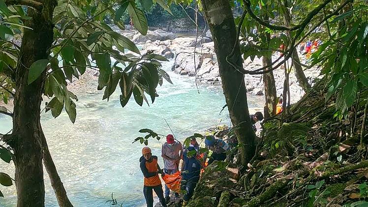 T&ouml;dlicher Unfall von zwei &Ouml;sterreichern auf Flores