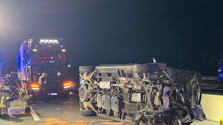 Schwerer Unfall auf A9 bei M&uuml;nchberg - drei Verletzte