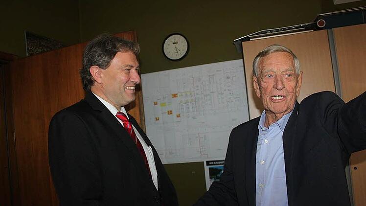 Hermann Vetter (r.) mit Klaus Löffler, dem Landratskandidaten der CSU  Foto: Veronika Schadeck