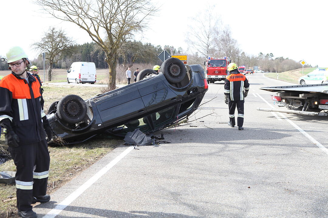 Kreis Ansbach: Auto überschlägt sich – 21-Jähriger verletzt