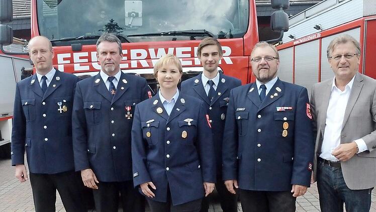 Das neu gewählte Vorstandsteam der Feuerwehr Stockheim von links: Felix Schwabe, Thomas Kaim, Ute Paschky, Udo Barnickel, Renald Steger sowie Bürgermeister Rainer Detsch