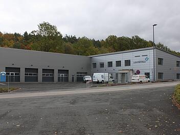 Der Neubau des Betriebsgebäudes der Stadtwerke Lichtenfels am Eichenweg.  Foto: Popp