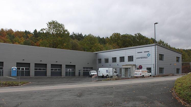 Der Neubau des Betriebsgebäudes der Stadtwerke Lichtenfels am Eichenweg.  Foto: Popp