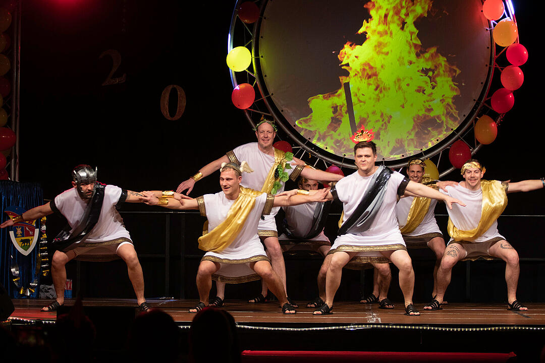 Viele Tanzgruppen, lustige Büttenreden und ein furioses Finale!