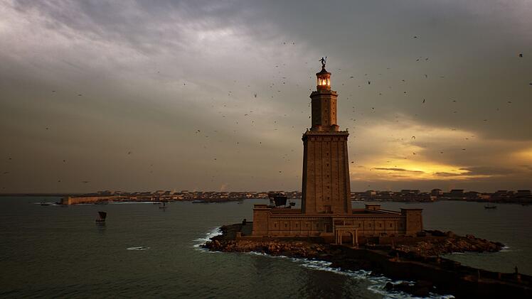 Wie orientierten sich die Seeleute damals? Gab es ausreichend Leuchttürme oder Landmarken? Der Leuchtturm von Alexandria war eines der Sieben Weltwunder der Antike. Heute ist vom Bauwerk nichts mehr erhalten. Jedoch ist es mithilfe einer Computeranimation möglich, den Turm zum Leben zu erwecken.