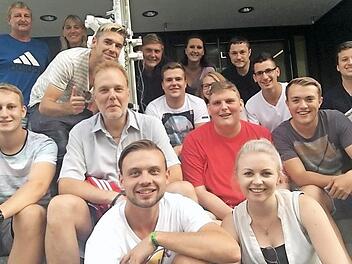 Freunde und Vereinsmitglieder besuchen Nico Guthseel im Klinikum Erlangen.  Foto: privat