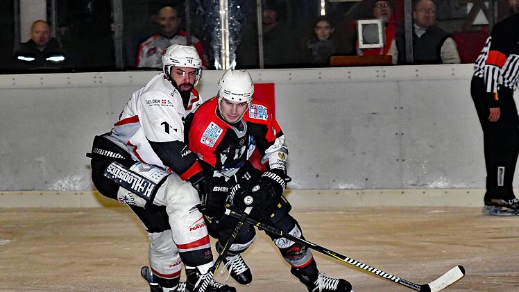Hat wahrscheinlich eine große sportliche Zukunft im deutschen Eishockey: Bad Kissingens Anton Seewald (rechts).Hopf
