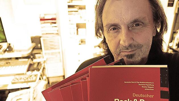 Beim Deutschen Rock- und Pop-Preis sahnte Udo Langer acht Preise ab. Am Pfingstsonntag präsentiert er auf der Trebgaster Naturbühne seine Songs im klassischen Gewand.