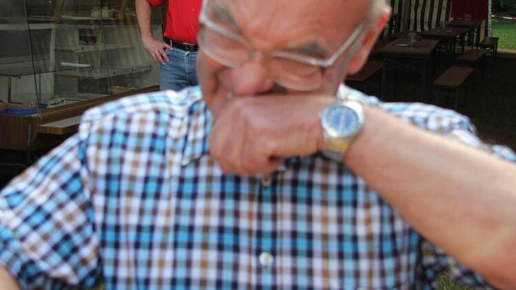 Ehrenvorsitzender Alfred Walz nimmt eine Brise