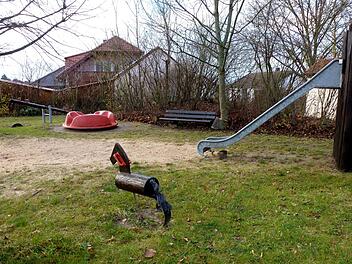 Der Antrag eines Bürgers an die Bürgerversammlung in Sand hatte zum Inhalt, den kleinen Spielplatz an der Ecke Lerchenweg/Lindenweg aufzulösen und den Platz als Bauplatz zu verkaufen.Alfons Beuerlein
