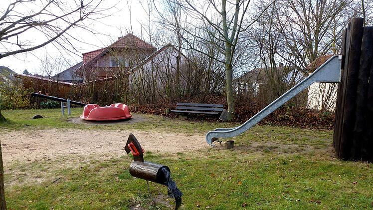 Der Antrag eines Bürgers an die Bürgerversammlung in Sand hatte zum Inhalt, den kleinen Spielplatz an der Ecke Lerchenweg/Lindenweg aufzulösen und den Platz als Bauplatz zu verkaufen.Alfons Beuerlein
