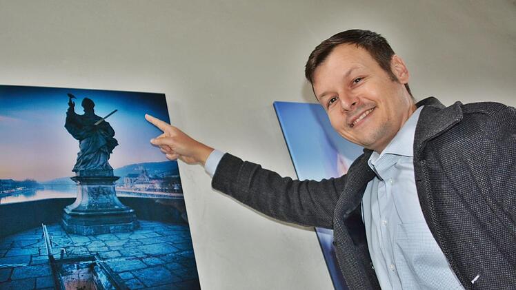 Beim Besuch der Ausstellung in Maria Bildhausen sollte man dieses Bild auf der Würzburger Mainbrücke genauer betrachten, sagt der Fotograf Boris Albert. Foto: Friedrich