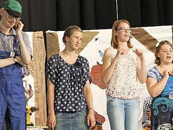 Gesang und Musik und schauspielerische Darstellung vereinten sich bei dem Theaterprojekt "Morgen will ich König sein". Fotos: privat