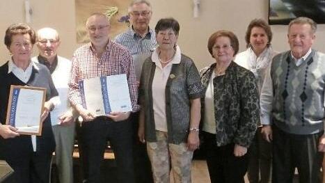 Die Geehrten des VdK Ludwigschorgast (von links): Hedwig Korn, Hilmar Sachs, Jürgen Pfeiffer, Eyke Fiedler, Betreuerin Heidi Hahn, stellvertretende Kreisvorsitzende Ruth Kadatz, Bürgermeisterin Doris Leithner-Bisani und Vorsitzender Fred Popp Foto: Tobias Braunersreuther