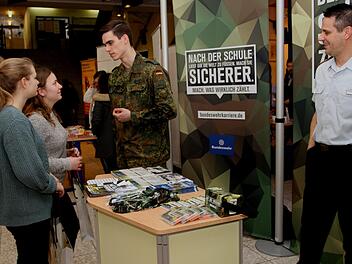 Auch die Bundeswehr präsentierte ihr großes Angebot an Ausbildungsberufen und einer Berufskarriere.Günther Geiling