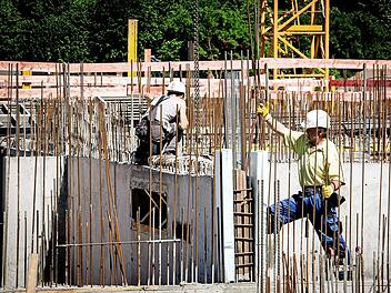 Arbeiter auf der Baustelle Foto: PR