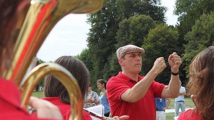 Natürlich lassen sie es sich nicht nehmen, ein kleines Ständchen zu geben...