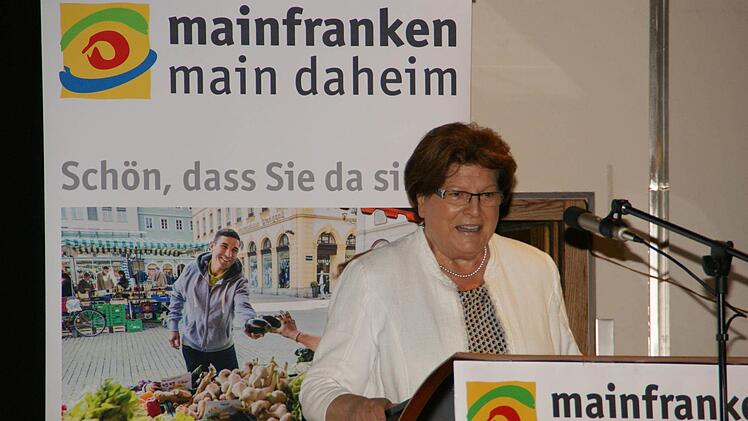 Landtagspräsidentin Barbara Stamm ist stolz darauf, wie in Unterfranken die Integration der Flüchtlinge gehandhabt wird. Von der Regionalkonferenz in Rügheim nahm sie allerhand Anregungen für ihre Arbeit in München mit. Fotos: Sabine Weinbeer