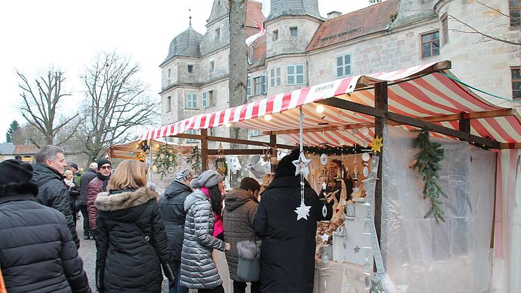 Streifzug durch den Weihnachtsmarkt Mitwitz, mit seinen rund 100  Verkaufst&auml;nden.Herbert Fischer