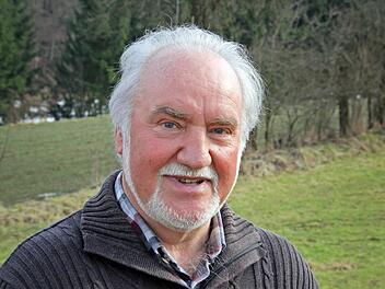 Jupp Schröder weiß, wann der sogenannte Gliederkaktus gegossen werden muss und wann er seine Ruhe braucht. Foto: Archiv
