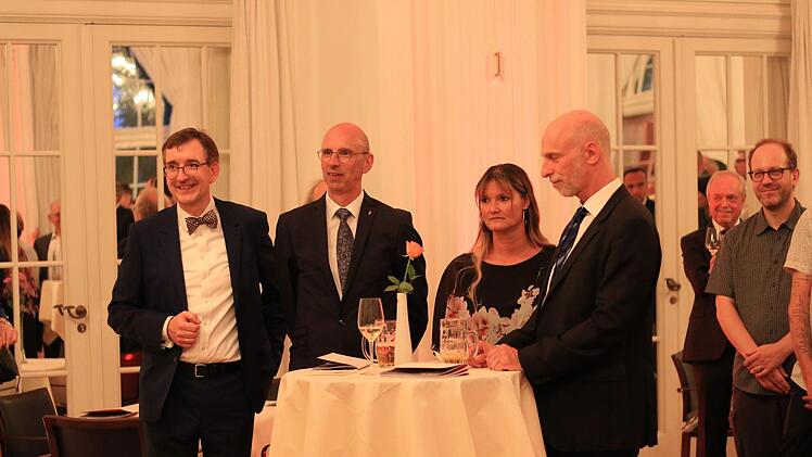 Der Intendant des Kissinger Sommers Tilman Schlömp (links), daneben der Geschäftsführer der Mediengruppe Oberfranken Walter Schweinsberg sowie OB Kay Blankenburg mit Frau Anja auf dem Empfang.  Borst