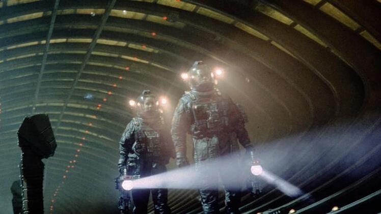 Das Team von Captain Miller merkt, dass auf der "Event Horizon" etwas H&ouml;llisches vorgefallen ist.