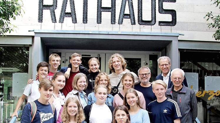 Die dänische Schülergruppe mit German Hacker (hinten rechts), Peter Funch und Günter Blasch (2. Reihe rechts) Foto: Richard Sänger