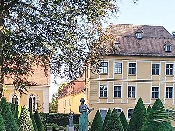 Im Schlosspark in Unterleinleiter gibt es moderne Kunstwerke zu entdecken.