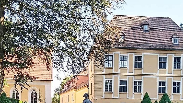 Im Schlosspark in Unterleinleiter gibt es moderne Kunstwerke zu entdecken.