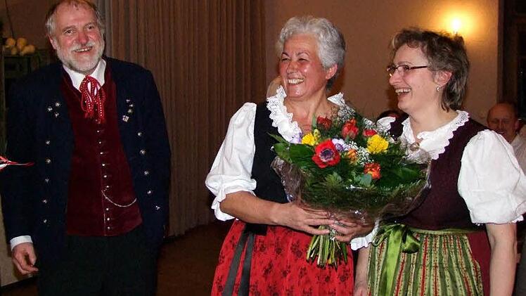 Reinhold Hüßner als Leiter des Tanzkurses, Gertrud Schwab als Organisatorin und Michaela Hüßner waren auch am fränkischen Tanzabend voll Aktion.