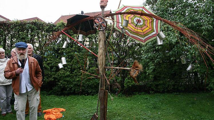 Tilman Öhler und seine exotische Vogelscheuche