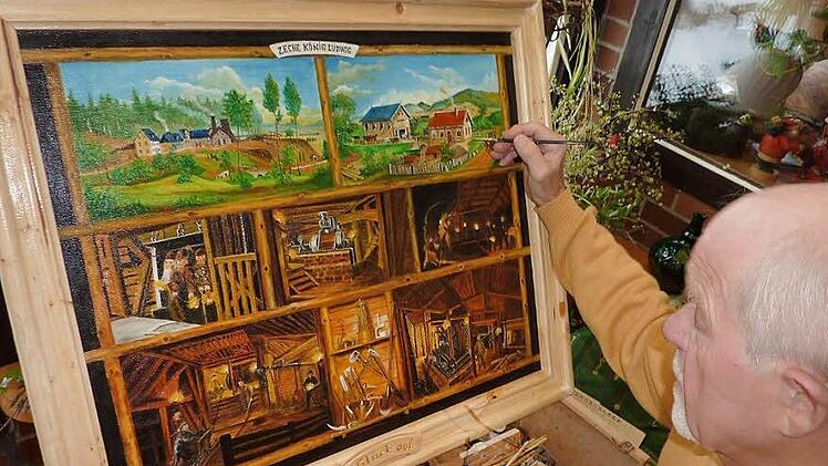 Der Stockheimer Hobbymaler Harald Popig bei der Arbeit am Bild "König-Ludwig-Zeche" in Reitsch mit acht Ausschnitten aus der Zeit von 1880.  Foto/Repro: Gerd Fleischmann