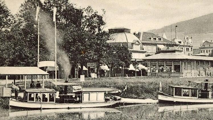 Die beiden Saale-Dampfschiffchen 1901 bei einem Stopp im Rosengarten, damals Rosarium genannt.  Foto: Archiv K. Bambach