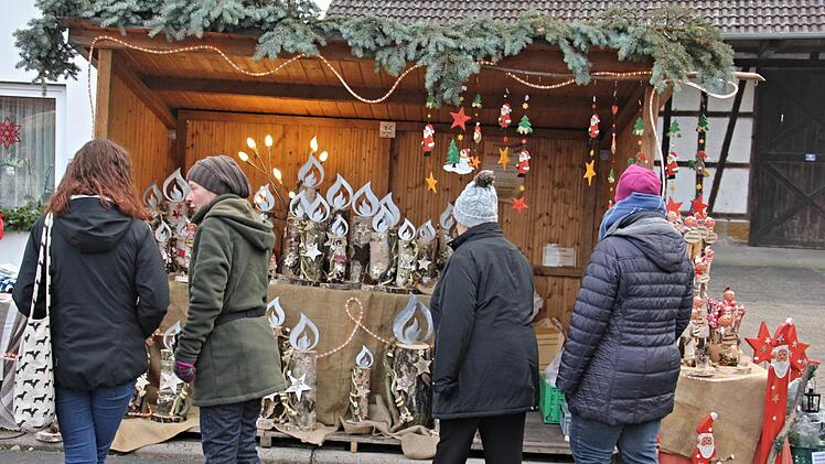 Wärmen kann man sich an diesen Kerzen nicht aber bewundern und kaufen.Helmut Will