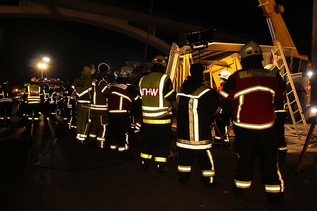 Tödlicher Lkw-Crash auf der A9: Lastkraftwagen kracht in Leitplanke