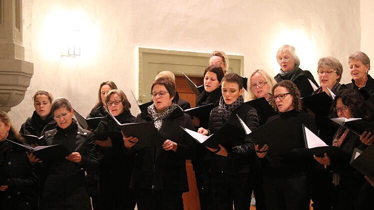Gerade bei der Vaterunser-Vertonung von Guiseppe Verdi konnten diese Frauenstimmen mit Dramatik und Leidenschaft im Ausdruck die Verse eindrucksvoll darbieten.Johanna Eckert