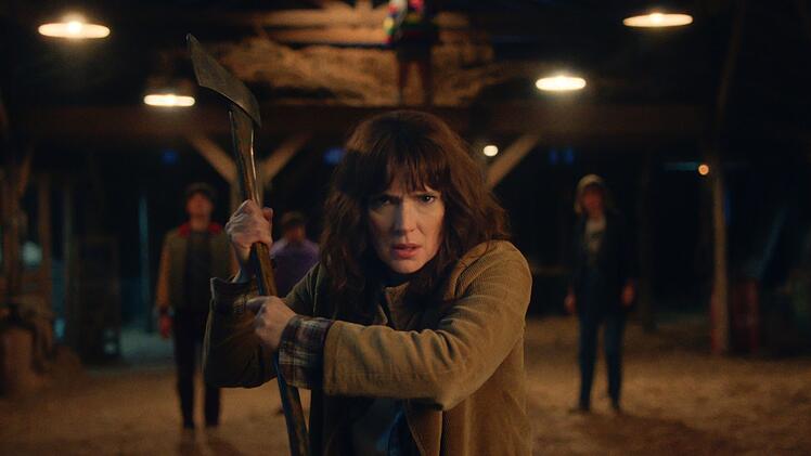 Joyce Byers (Winona Ryder) ist weiterhin gewillt, ihre Familie mit allen Mitteln zu besch&uuml;tzen.