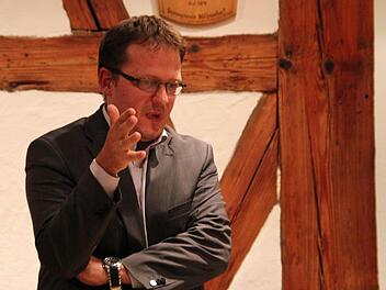 Michael Székely erläuterte bei der FDP-Nominierungsveranstaltung seine politischen Positionen.  Foto: Christian Bauriedel