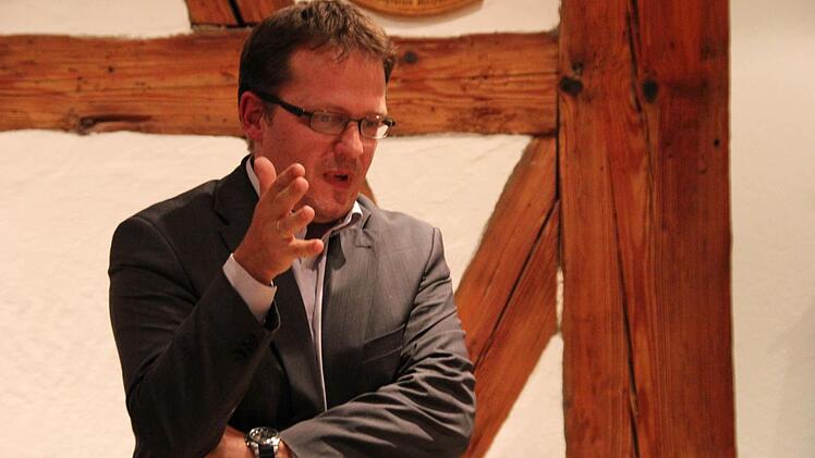 Michael Székely erläuterte bei der FDP-Nominierungsveranstaltung seine politischen Positionen.  Foto: Christian Bauriedel