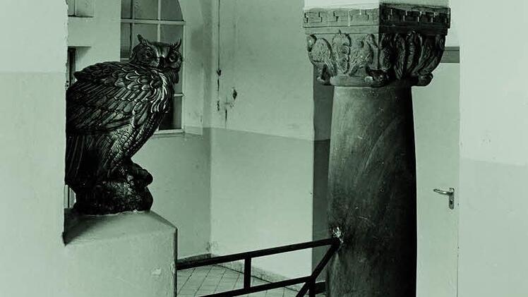 Eine Eulenskulptur schmückte den Eingangsbereich der Hilfsschule in der Fischerei  Foto: Bayerisches Landesamt für Denkmalpflege