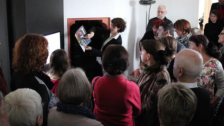 Der Stadtplan für die "Cranach-City" soll helfen, den Geheimnissen der Bilder von Lucas und Lucas auf die Spur zu kommen. Foto: Marielle Dörrschmidt