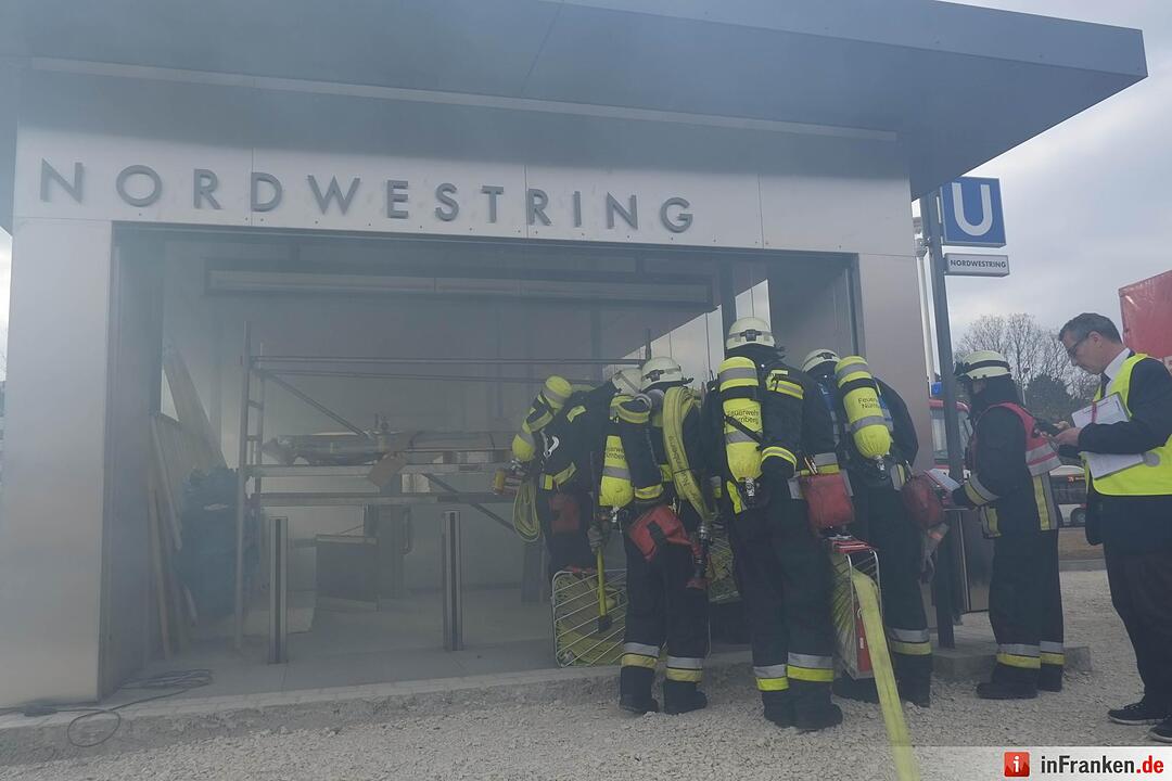 Feuerwehr probt Horrorszenario in der U-Bahn in Nürnberg
