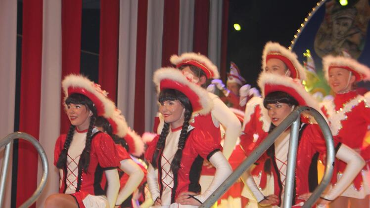 Sketche, Garden und allerlei Kurzweil  sowie Tanzeinlagen gab's beim Kinderbüttenabend.Veronika Schadeck